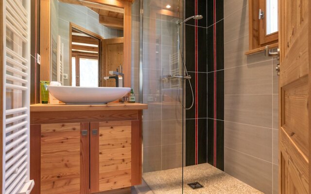 Luxurious Chalet in Vaujany French Alps with Balcony