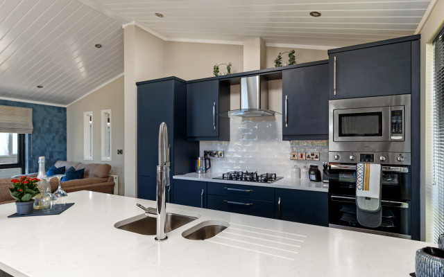 Dewin Bach - Luxury Lodge, Hot Tub, Close to Beach