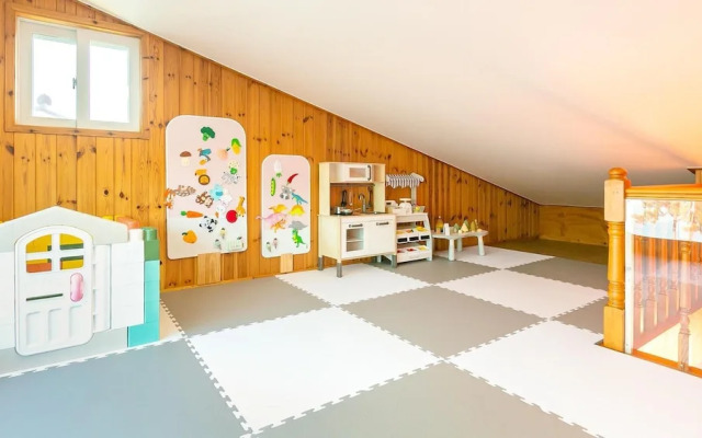 Yeosu Hi Mom Kids Family Pension Black