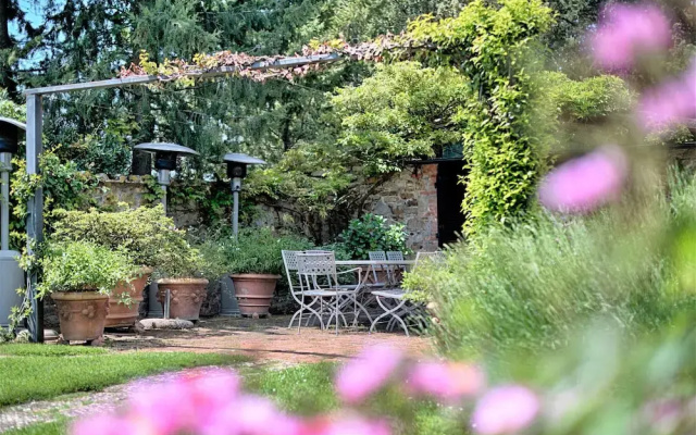 Villa in Castellina w. Pool, Garden & Winery