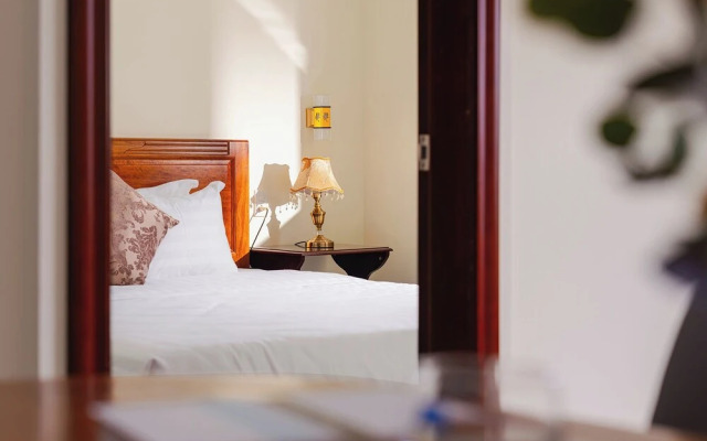 CandlePine Suites