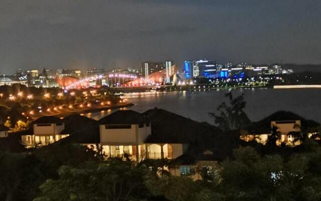 Lakeview Duplex Apartment Free WiFi and Netflix