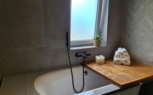 Guesthouse Porto 100m see, close Sandy beach, Pebble beach