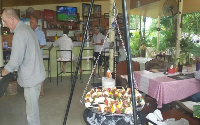 Sports Bar & Pohrak Resort