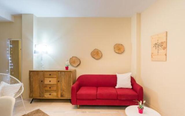 Gr0-Quiet Apartment, Private Backyard, Walk To Old Town