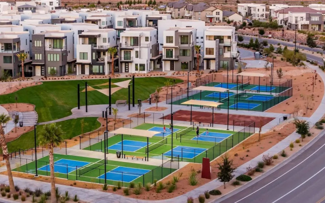 Sunny Days 7 Bedroom Home