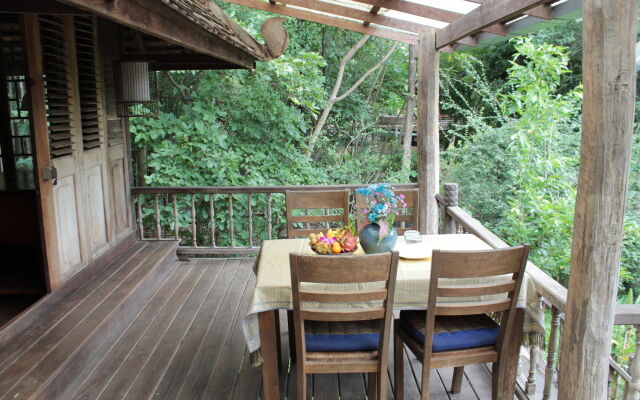Thai Teak House Garden Homestay