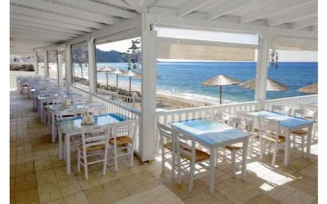 Volcano Luxury Suites Milos - Adults Only