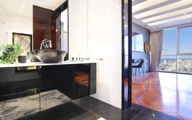 Tower Sea View Luxury 32 Floor Apartment