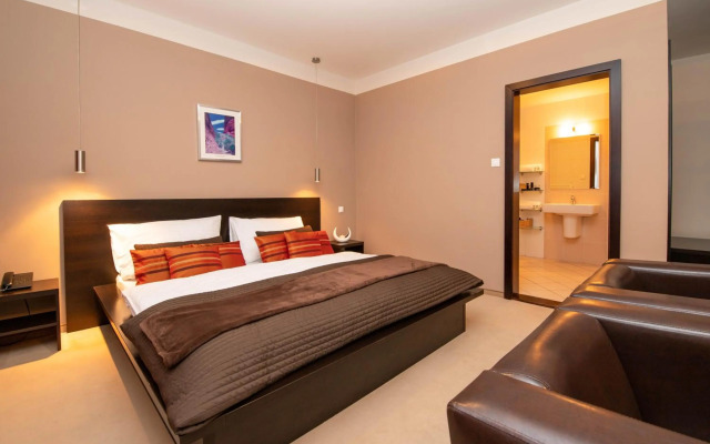 Aston Business Hotel
