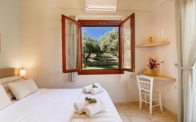 Lily's cottage, secluded, sea view villa with private pool and gardens. 1062101