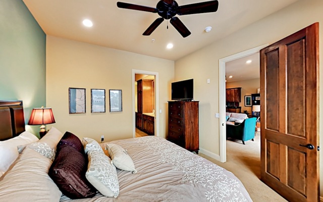 416 Lakeway - 3 Bedroom Condo