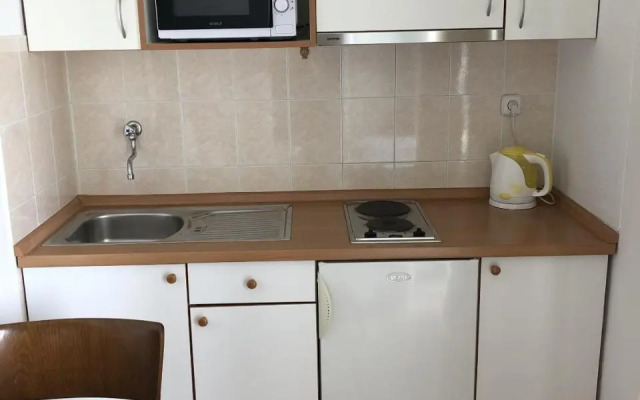 Apartments and rooms with parking space Tucepi, Makarska - 6901