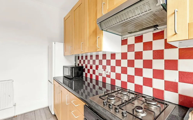 Bright and Newly Furnished Acton Apartment