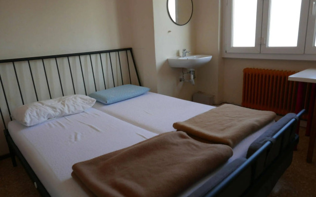 Lake Como Hostel