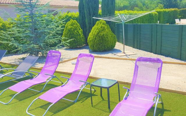 Tasteful Villa in Cambieure with Jacuzzi
