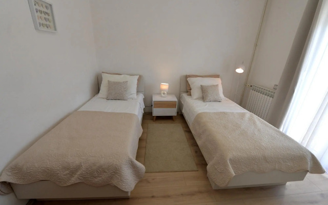 Olive Garden - Swimming Pool - A2