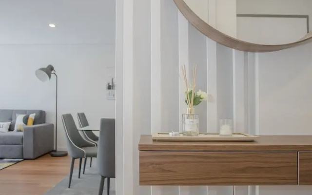 Liiiving -Luxury River View Apartment IV