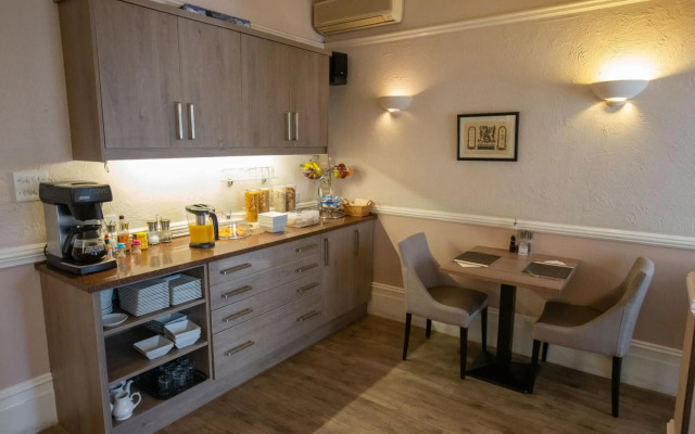 The Corner House Hotel Gatwick
