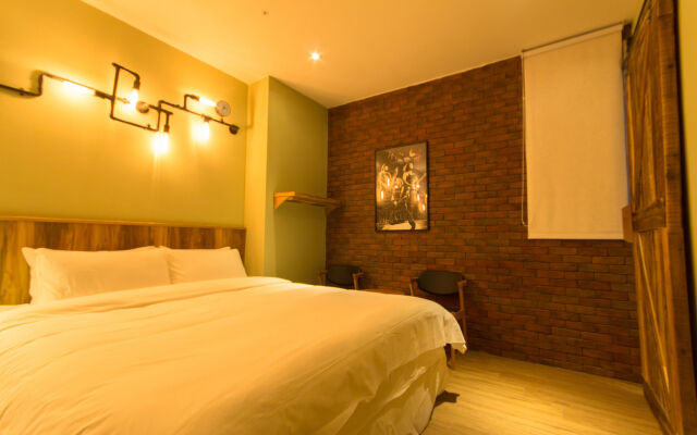 No. 9 Hotel