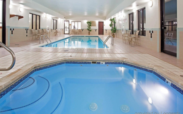 Country Inn & Suites by Radisson, Garden City, KS