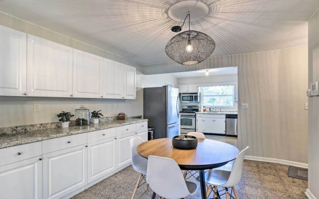 Bright Boynton Beach Getaway w/ Patio!