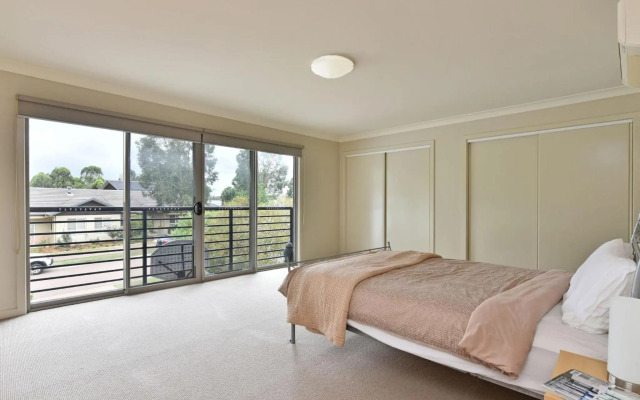 Angophora @ The Vintage