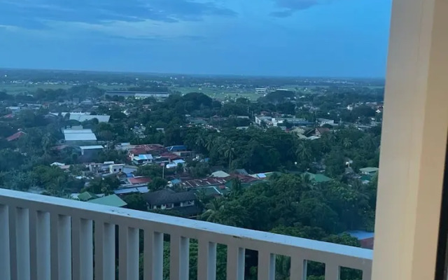 Spacious Modern Condo with Balcony