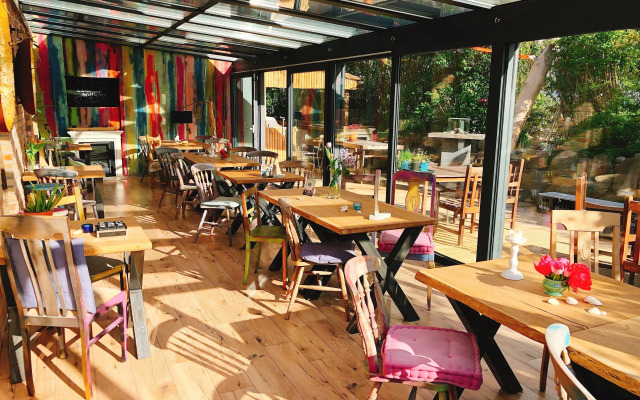 feels Beach Club Hotel