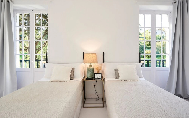 Arbos House