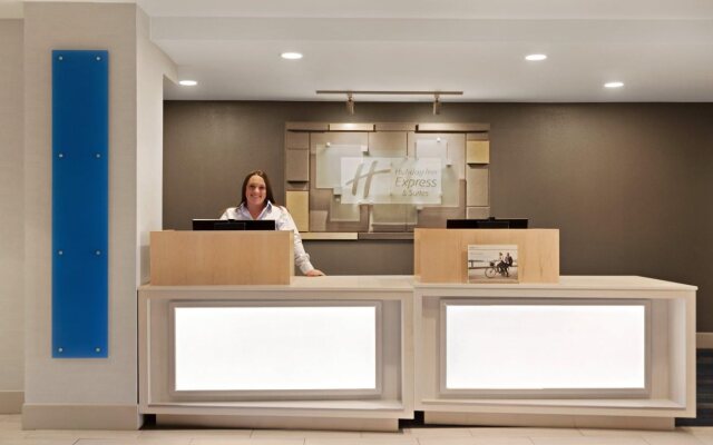 Holiday Inn Express & Suites Shawnee by IHG