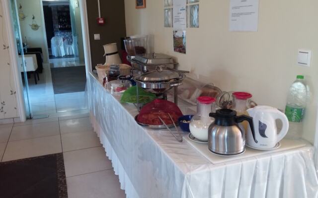 Saint George Hotel & Rooms