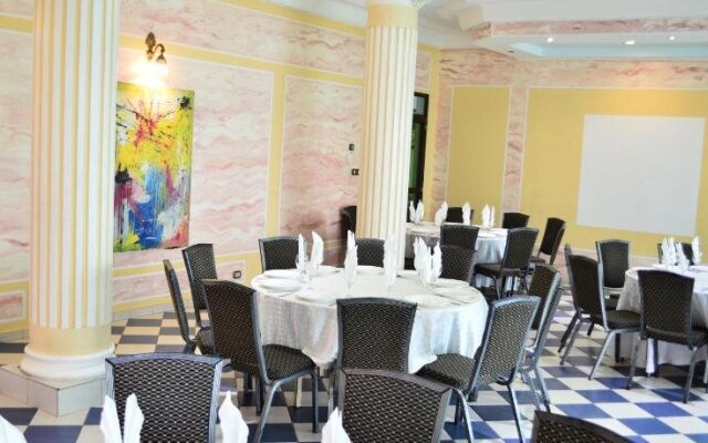 Hotel Makepe Palace