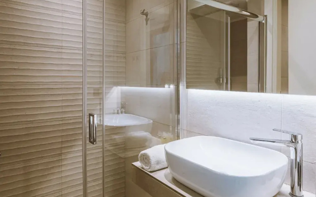 Athens Center Modern Suite