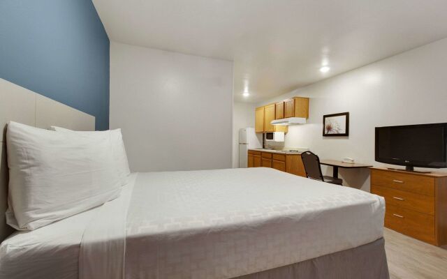 WoodSpring Suites Conroe