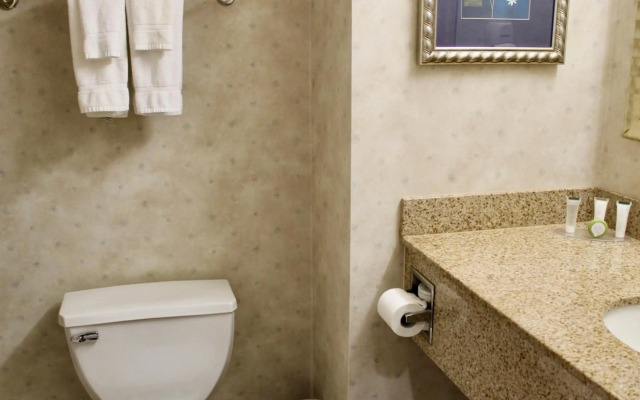 Marco LaGuardia Hotel & Suites