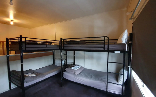 Uenuku Lodge - Hostel