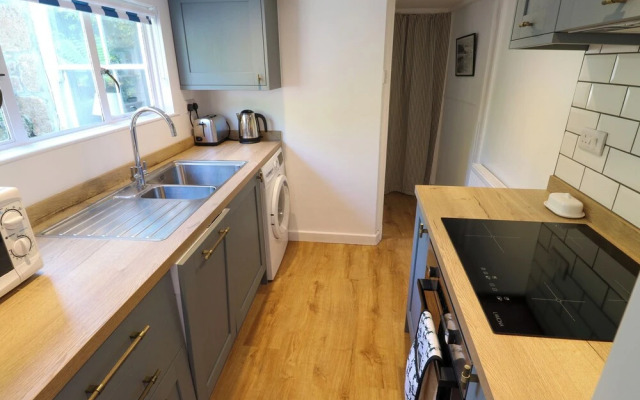 6 Bellair Road