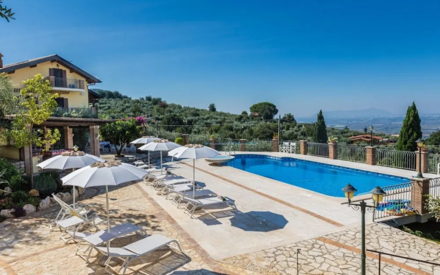 Belvilla by OYO Villa Casetta