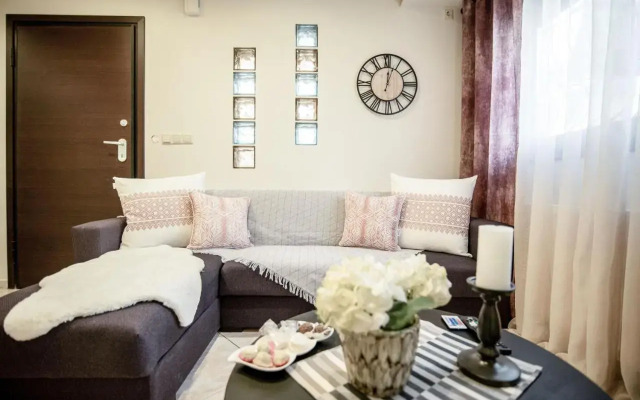 'The Ivory' House Project In Athens