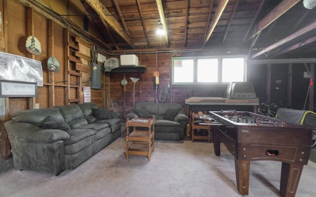 Surfers Cove 3 Br home by RedAwning