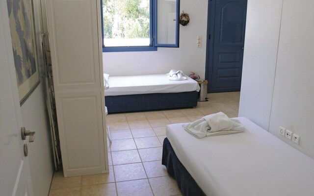 Amazing Home in Ampela, Syros With 6 Bedrooms and Outdoor Swimming Pool