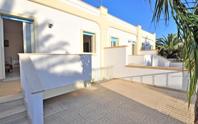 Cosy apartment in Racale with private terrace