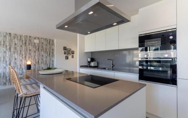 Modern 3bed apartment with sea view