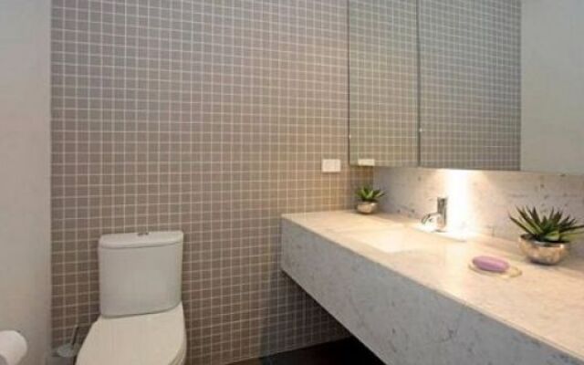 Astra Apartments - St Kilda Rd