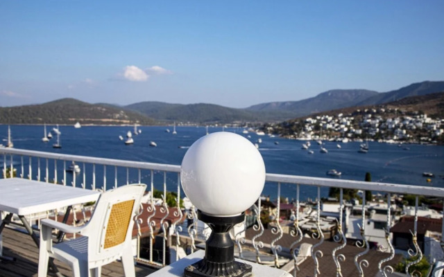 Seaside House With Mesmerizing View in Turkbuku