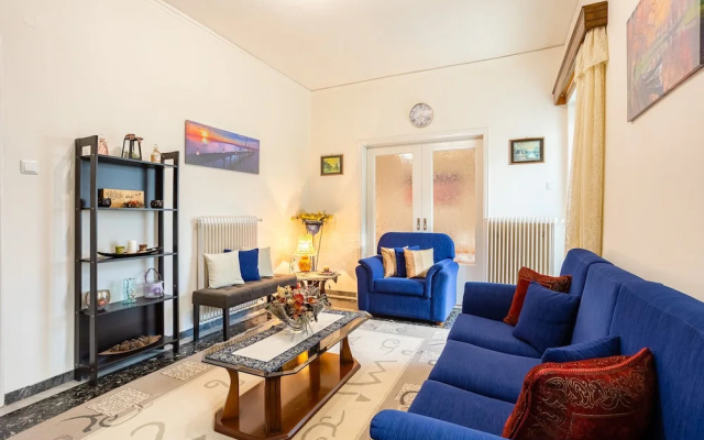 Seaside Family Haven - Avia's Spacious Getaway