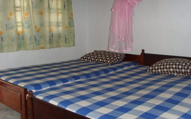 Budde's Beach Restaurant & Guesthouse