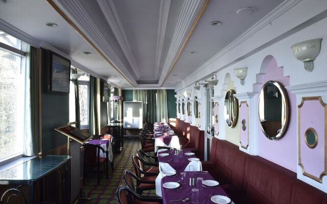 Itsy Hotels Crystal Palace Shimla With Valley View