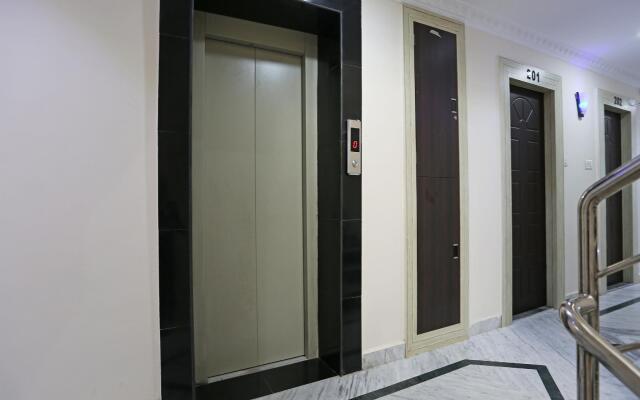 OYO Flagship 9964 Hotel Shine